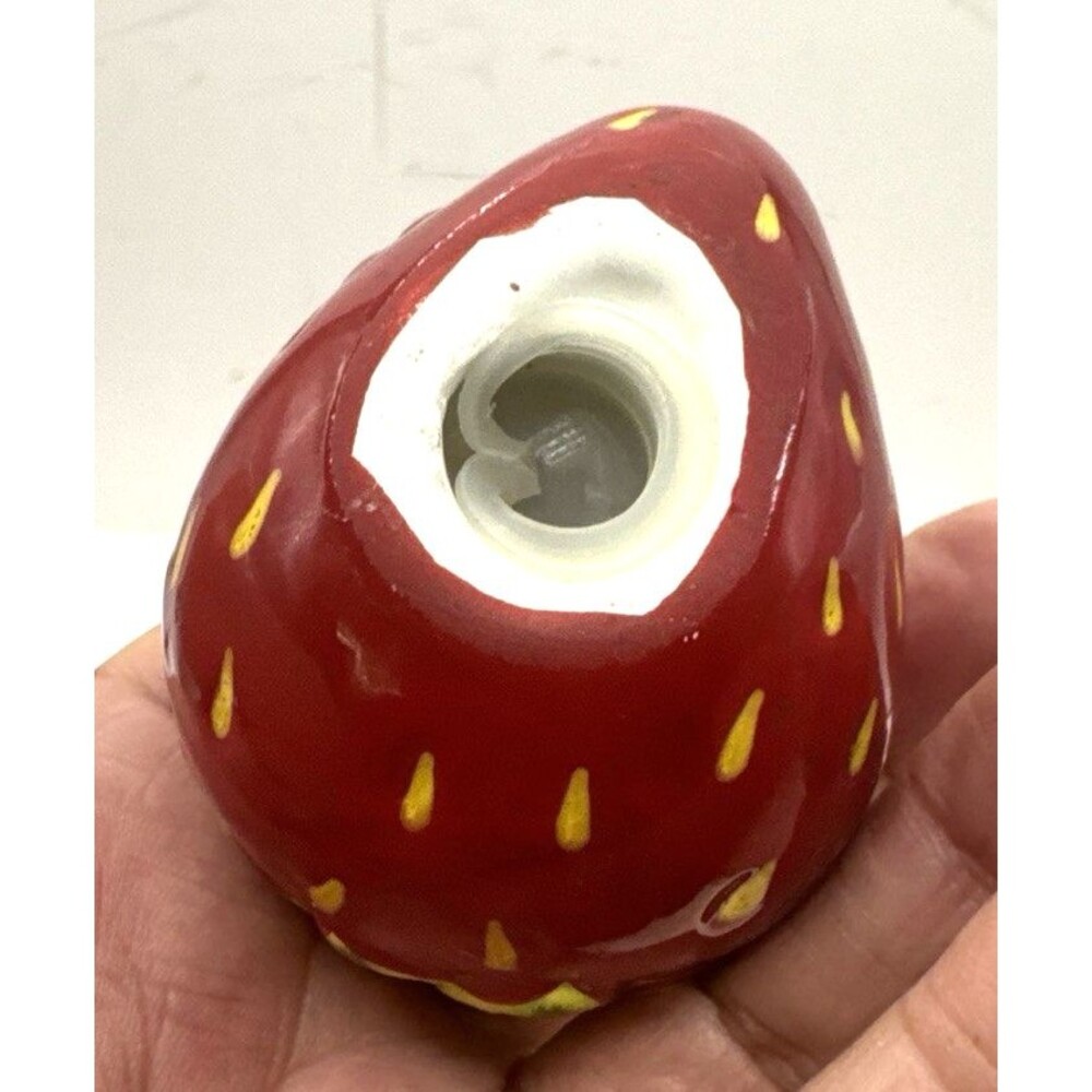 Strawberry shaped Ceramic salt & pepper Shaker with leaf shaped Tray Ladybug - Picture 3 of 13